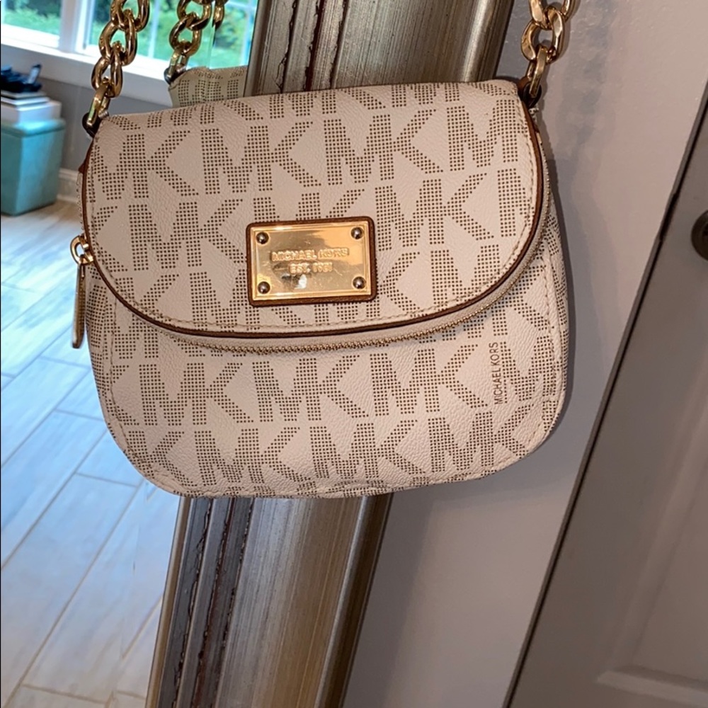 Michael Kors 3-department crossbody bag!